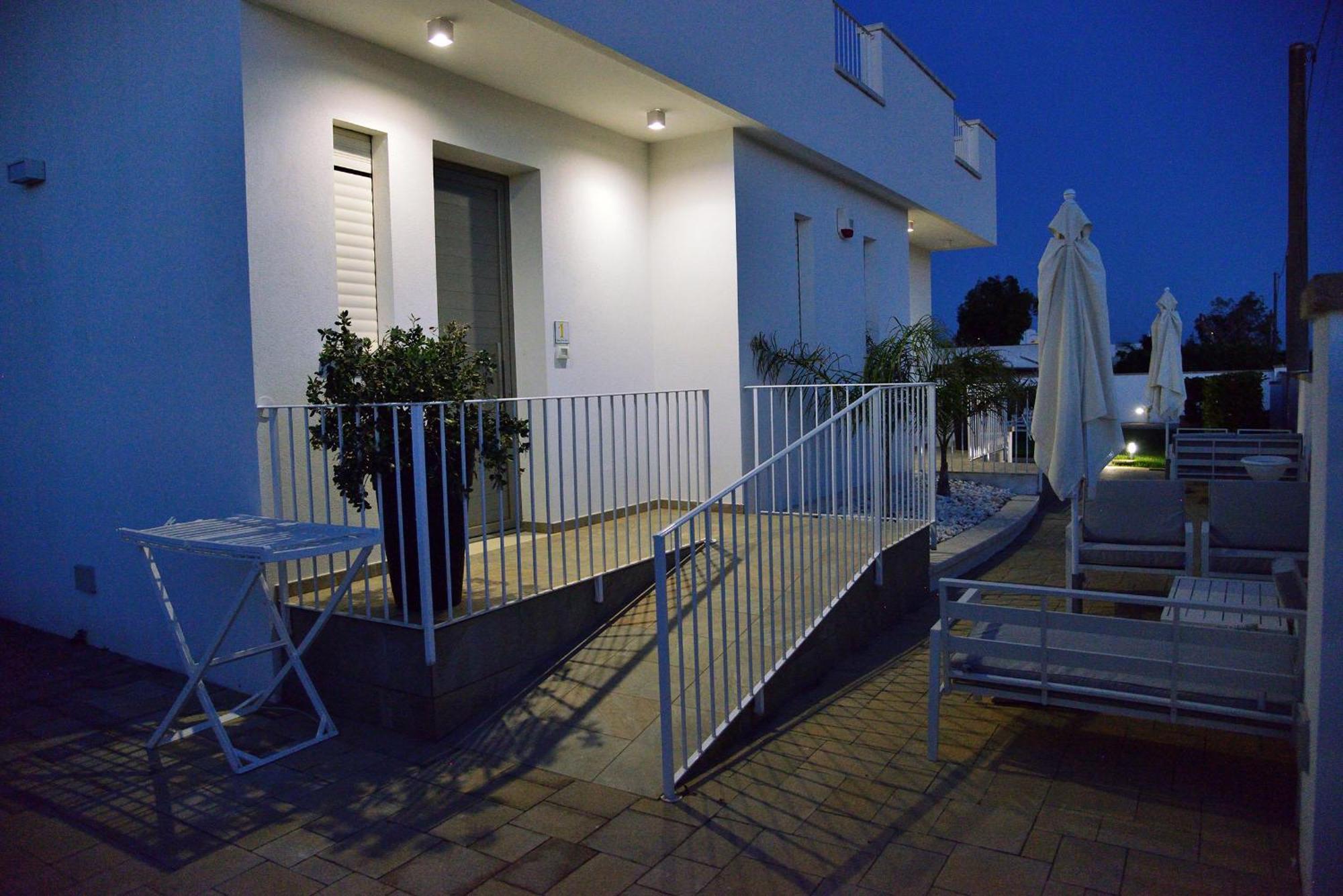 B&B Domus Terra Mare Торе Сан Джовани Удженто Екстериор снимка